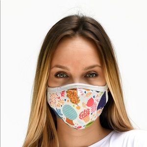 Face mask with filter in storage bag